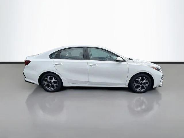 Used 2021 White Kia LXS image 8