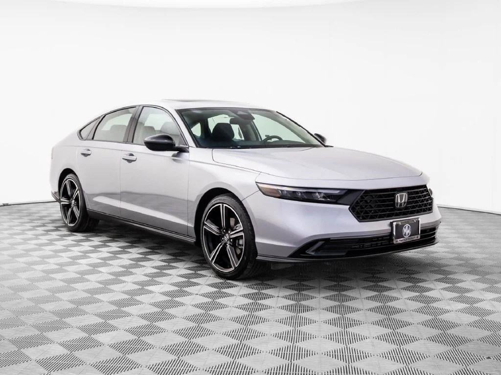 New 2026 Silver Honda SE image 8