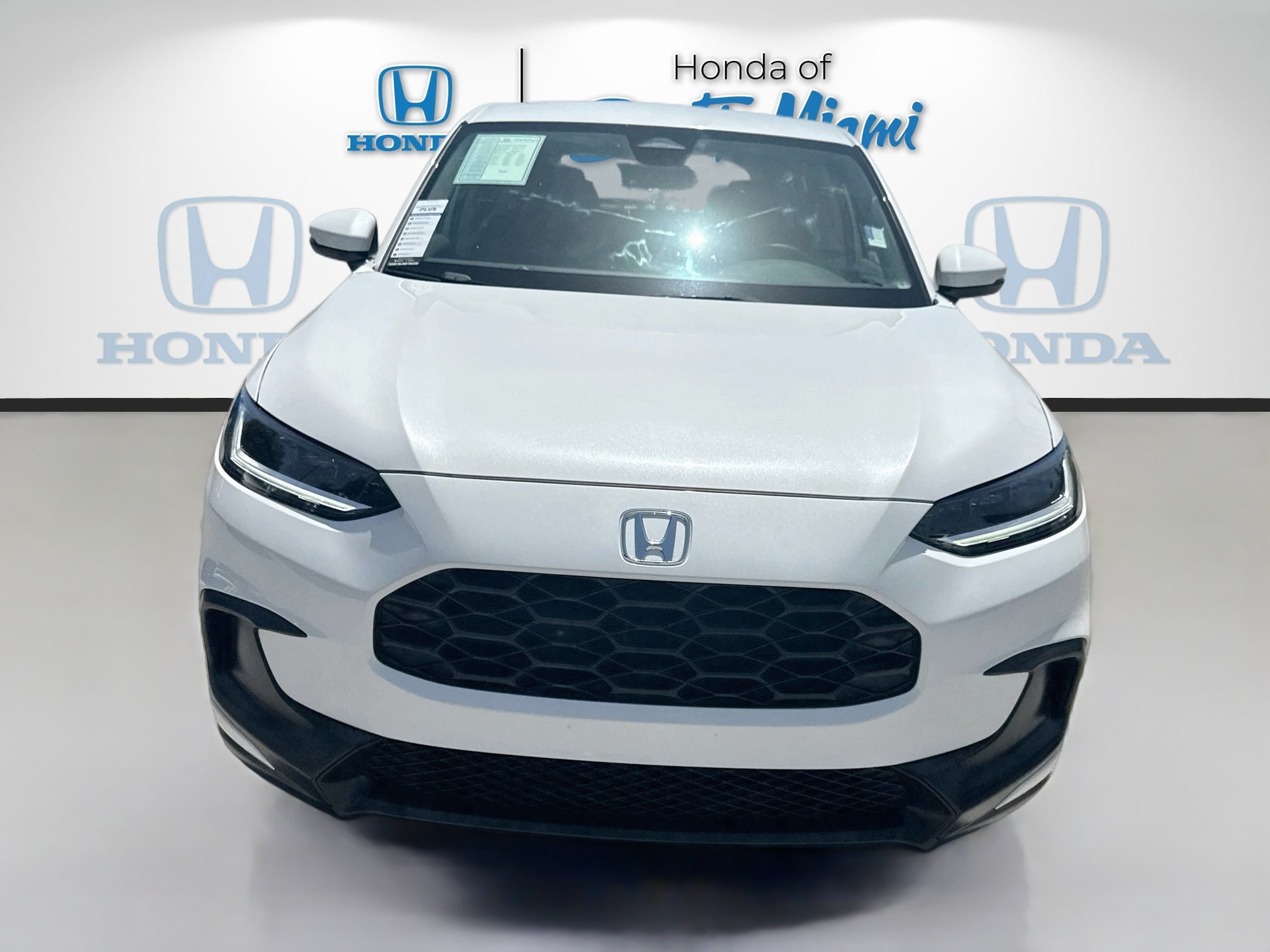 Certified Used 2025 Platinum White Pearl Honda 2WD LX image 2