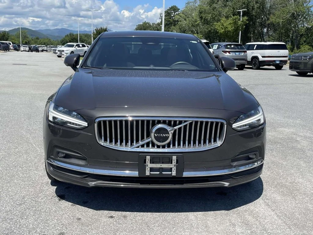 Certified Used 2023 Platinum Grey Volvo Ultimate image 24