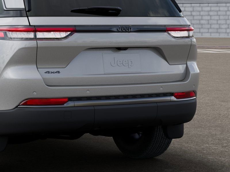 New 2026 Silver Zynith Exterior Paint Jeep Altitude image 13