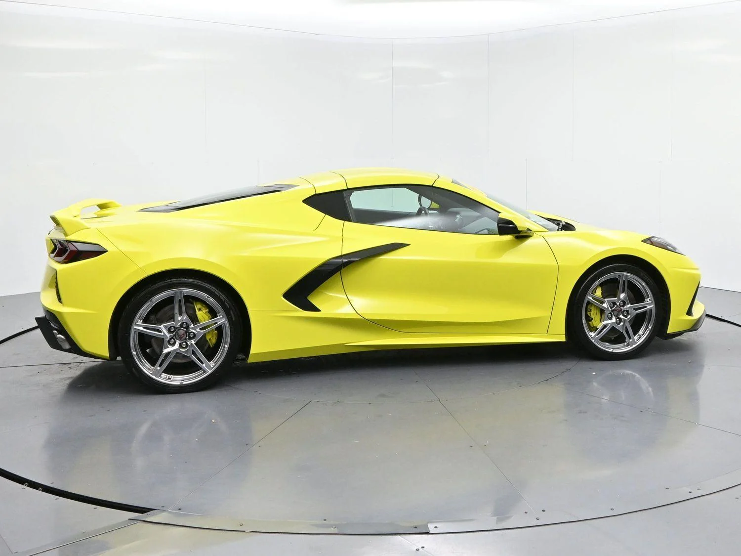 Used 2021 ACCELERATE YELLOW METALLIC Chevrolet 1LT image 8