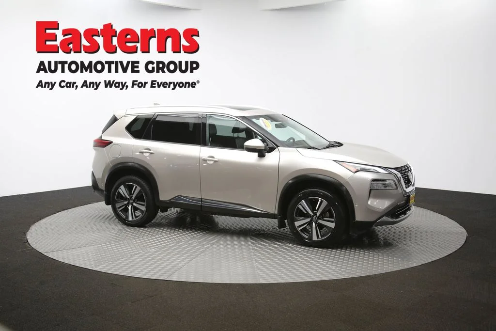 Used 2022 Silver Nissan SL image 45