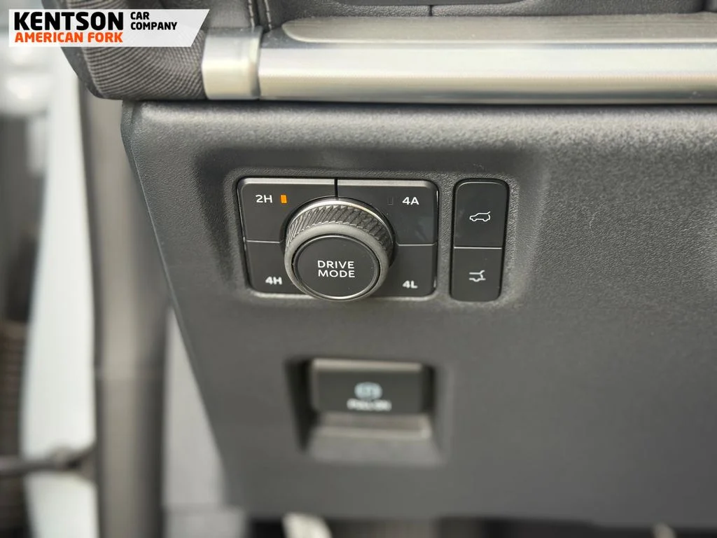 Used 2025 Silver Ford Platinum image 22