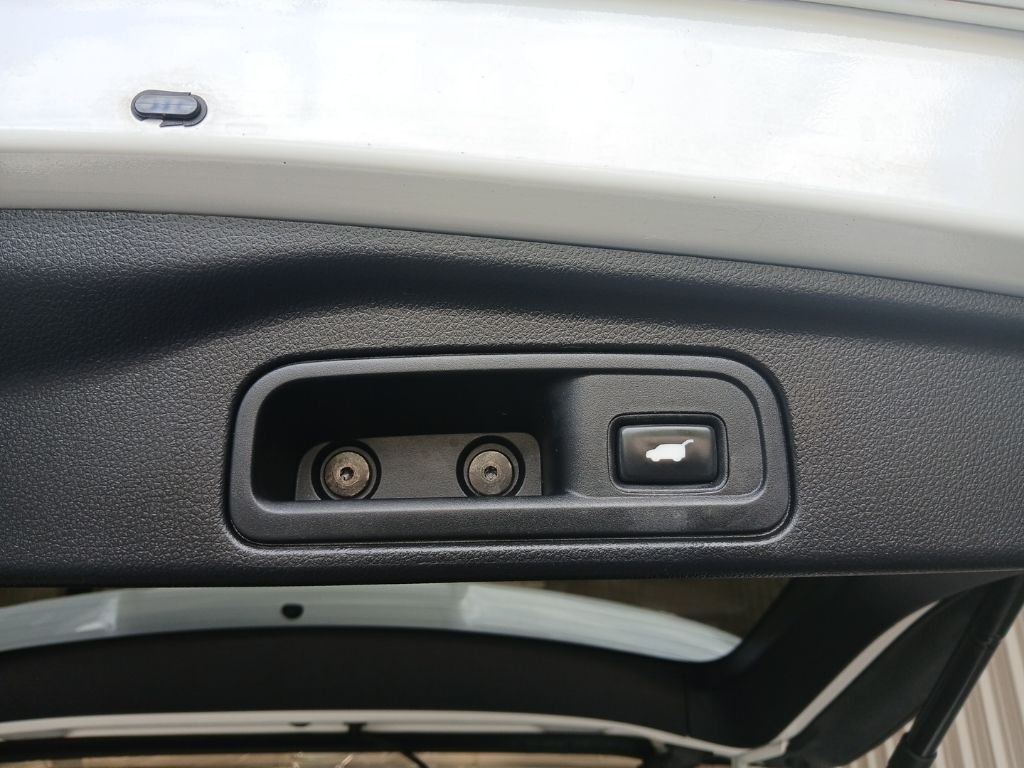 Used 2020 White Honda Touring image 40