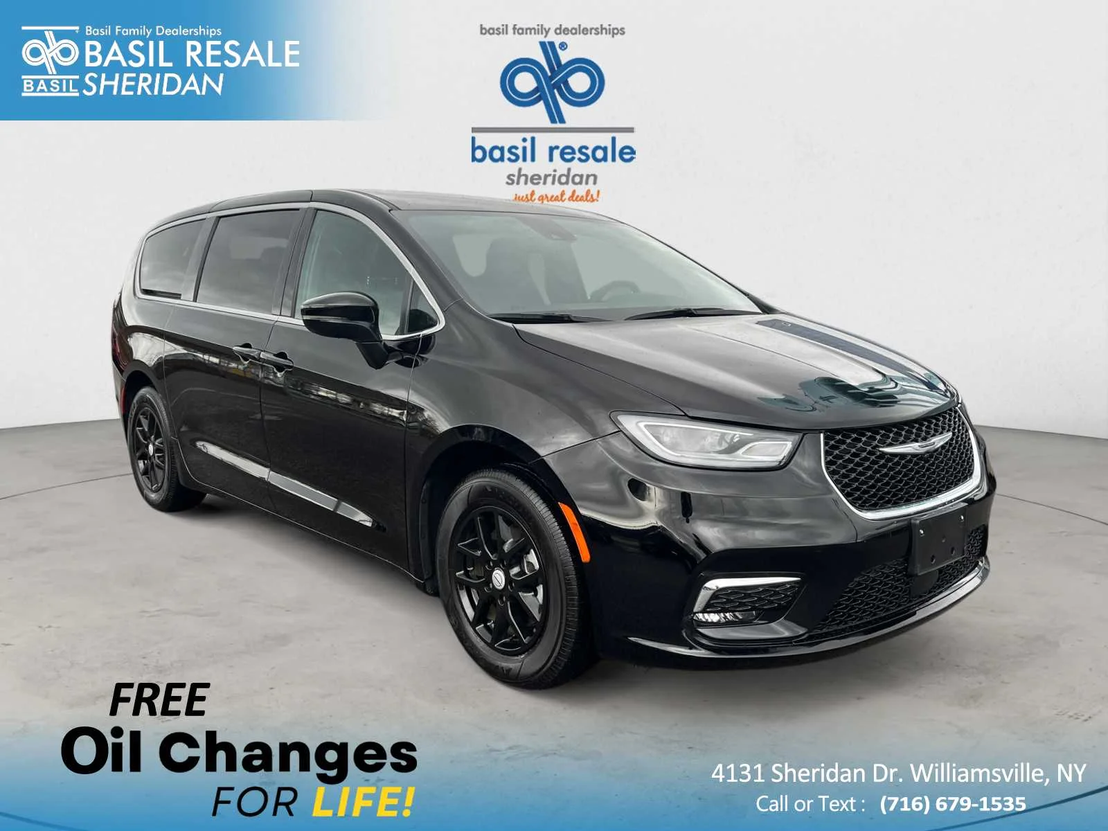 2025 Chrysler Pacifica Select's photo