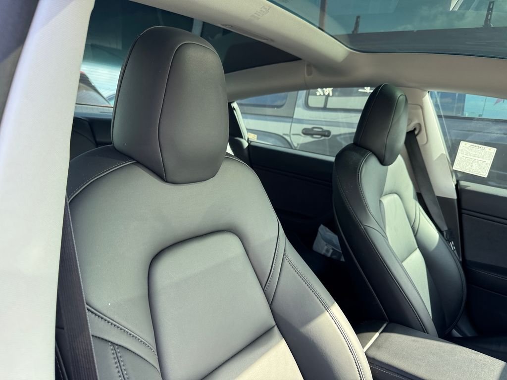 Used 2019 Black Tesla Standard Range Plus image 2