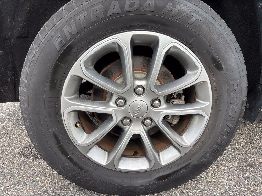 Used 2015 Black Jeep Limited image 39