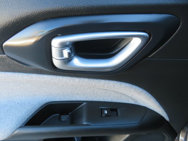 Used 2022 Granite Crystal Metallic Clearcoat Jeep Latitude image 17