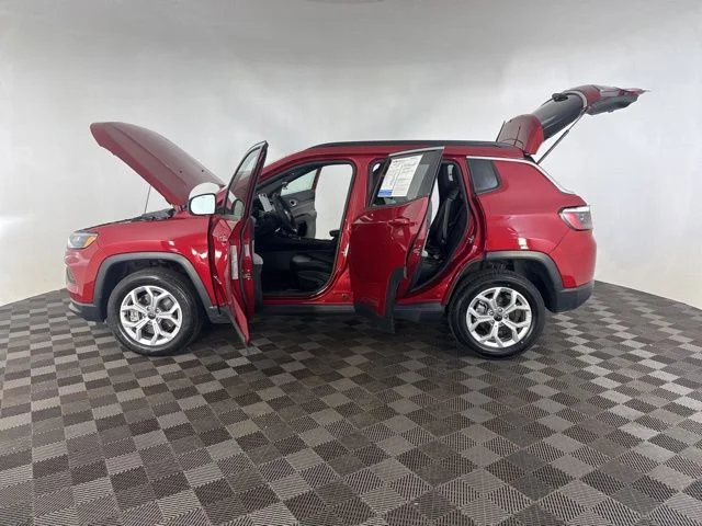 Used 2025 Red Jeep Latitude image 11