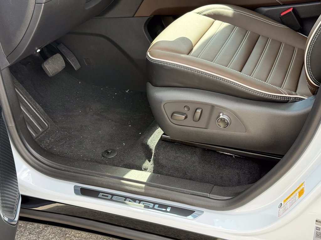 2027 GMC Acadia Denali Ultimate - Photo 18
