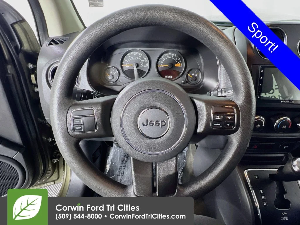 Used 2016 Green Jeep Sport image 7