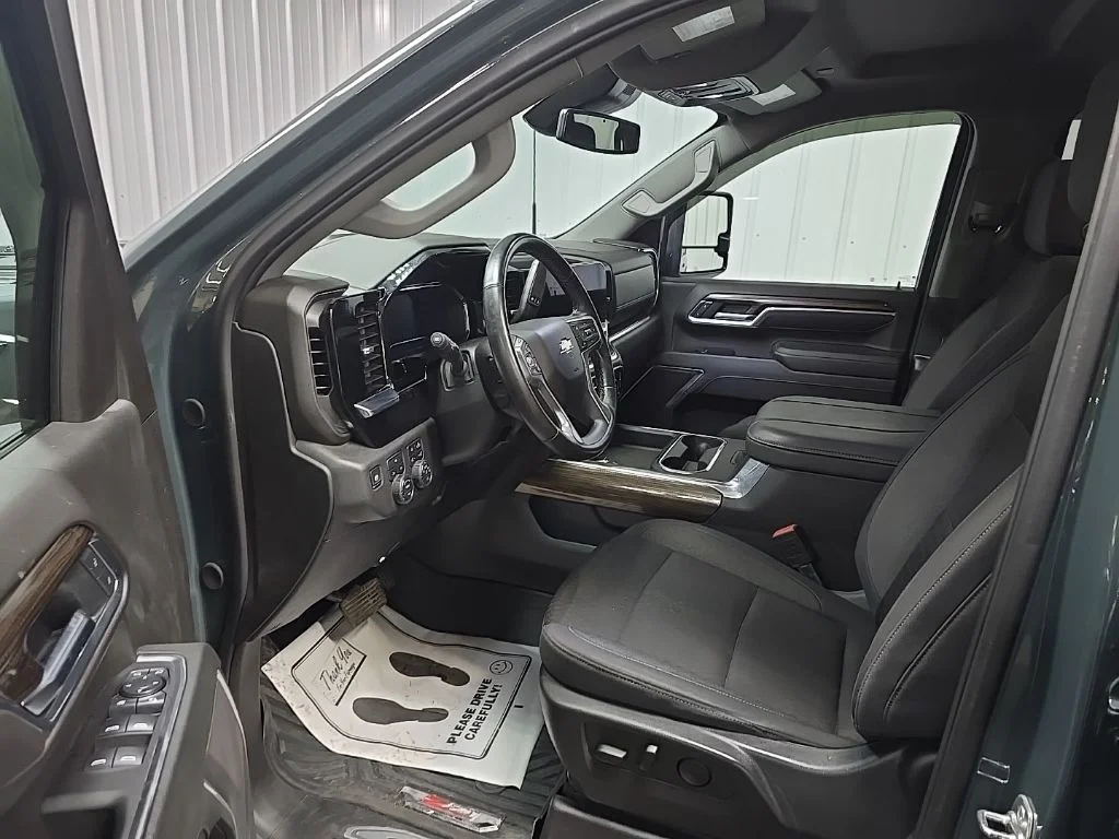 Used 2025 Gray Chevrolet LT image 28