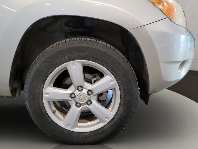Used 2008 Classic Silver Metallic Toyota Base image 29