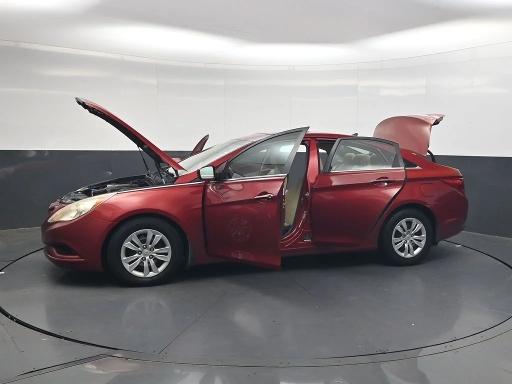 Used 2011 Red Hyundai GLS image 49