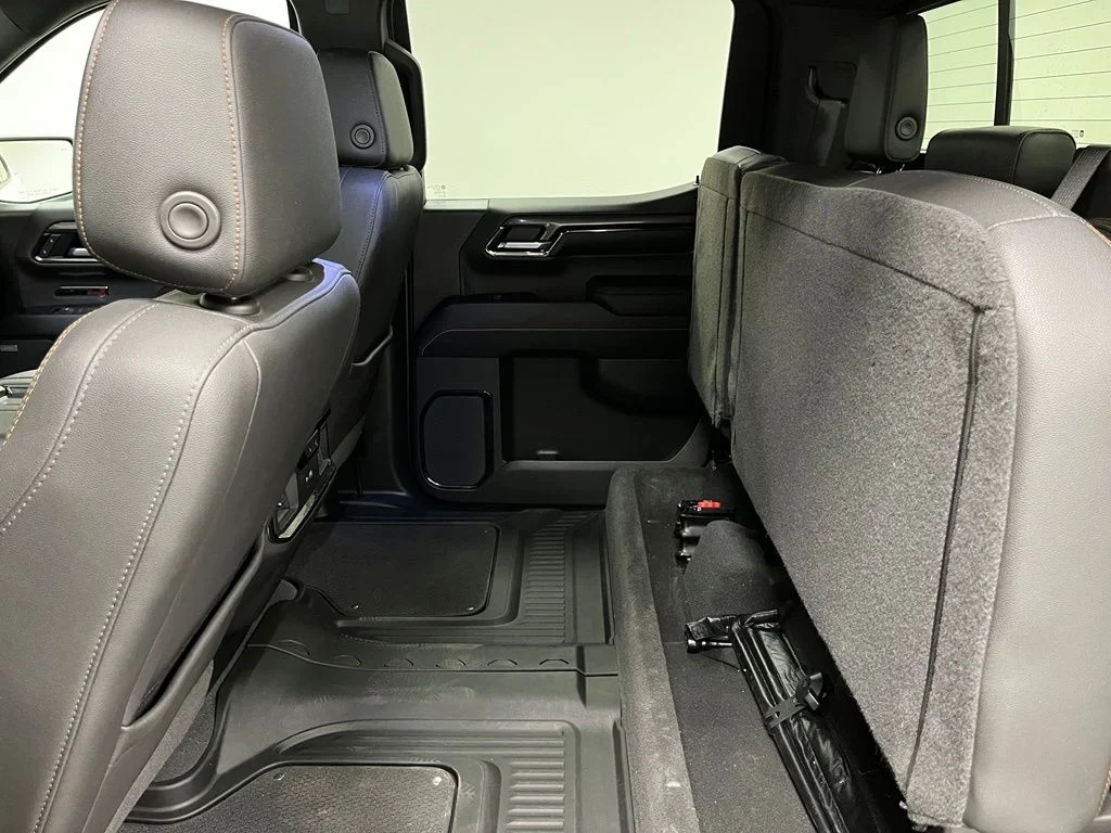 Used 2022 White GMC AT4 image 46