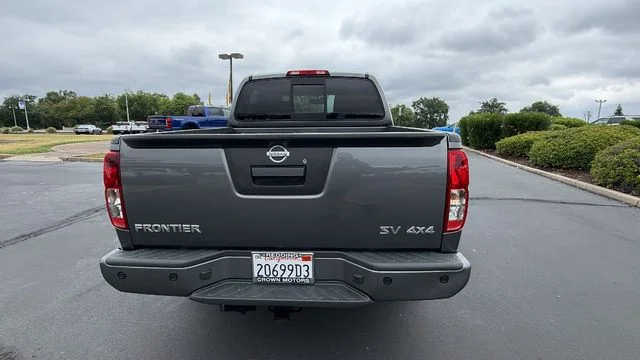 Used 2020 Gray Nissan SV image 5