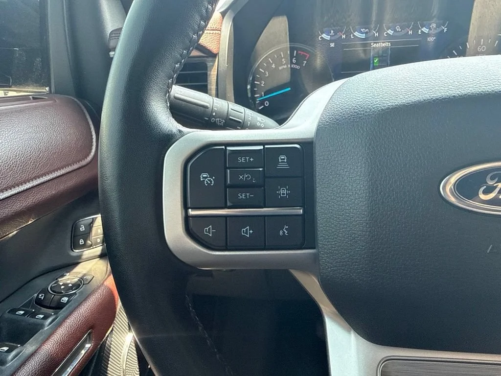 Used 2022  Ford Limited image 18