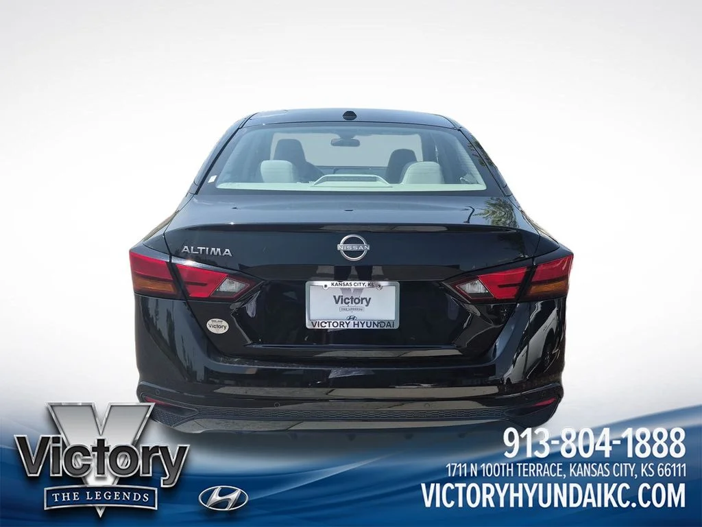 Used 2025 Black Nissan 2.5 SV image 4