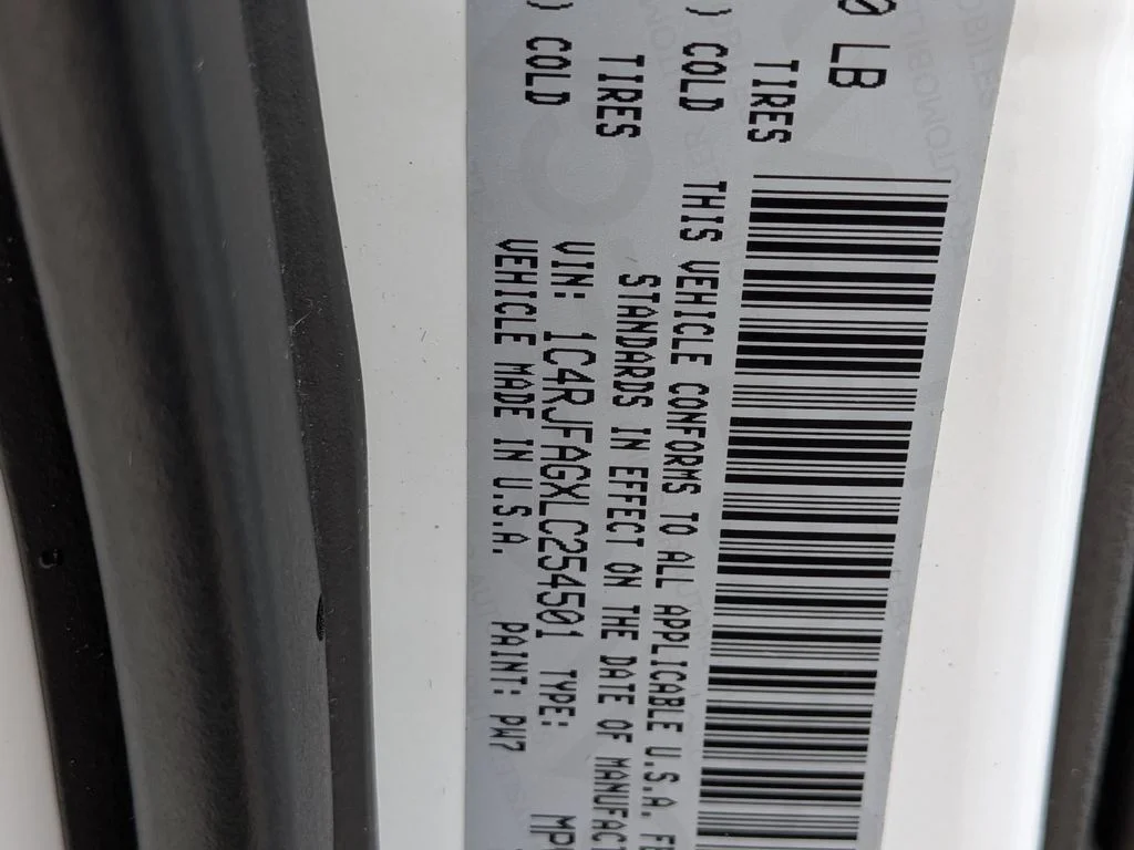 Used 2020 White Jeep Laredo image 31