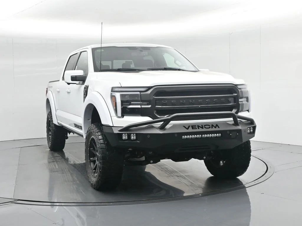 New 2025 Oxford White Ford Lariat image 27