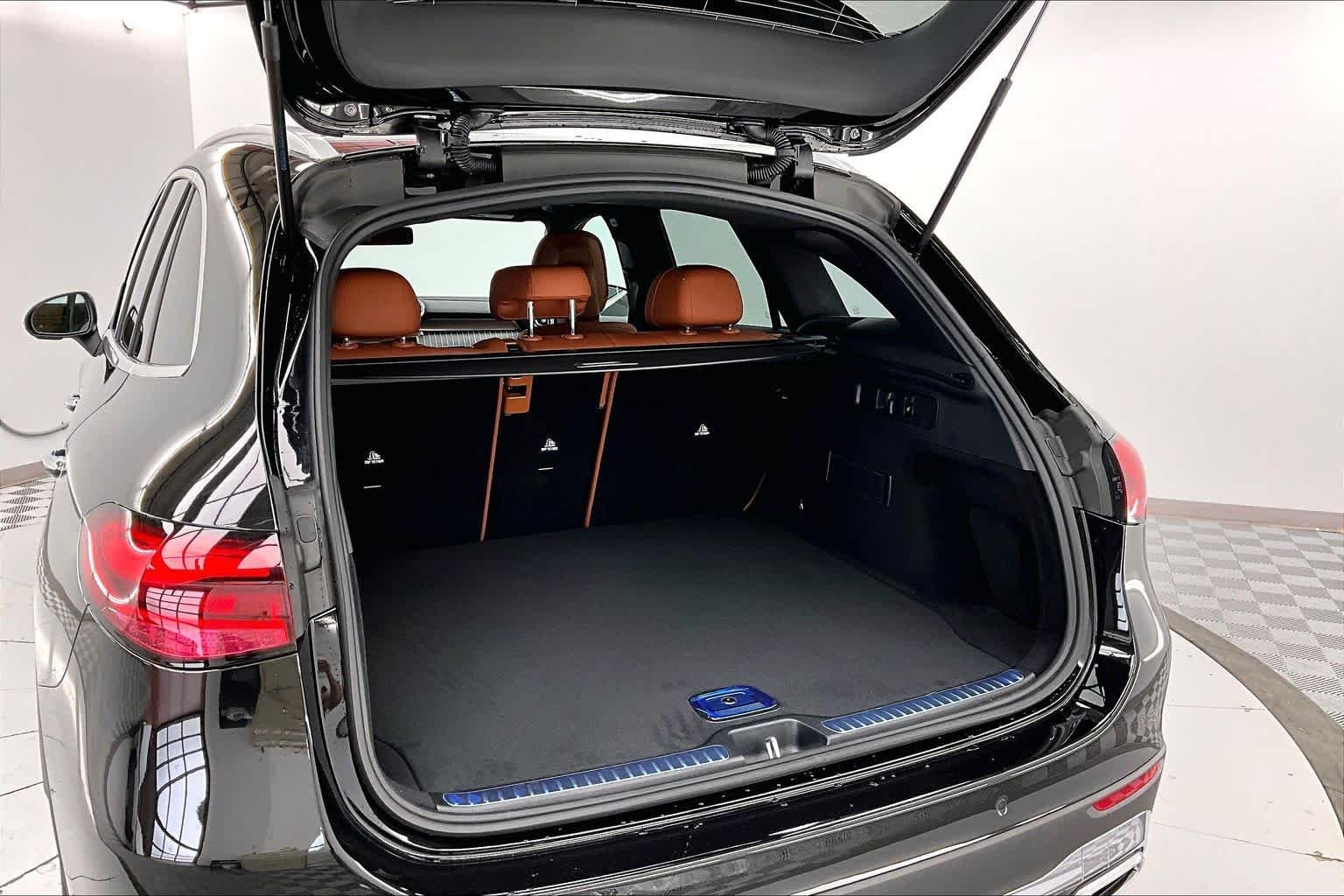 New 2026 Obsidian Black Metallic Mercedes-Benz GLC 300 image 19