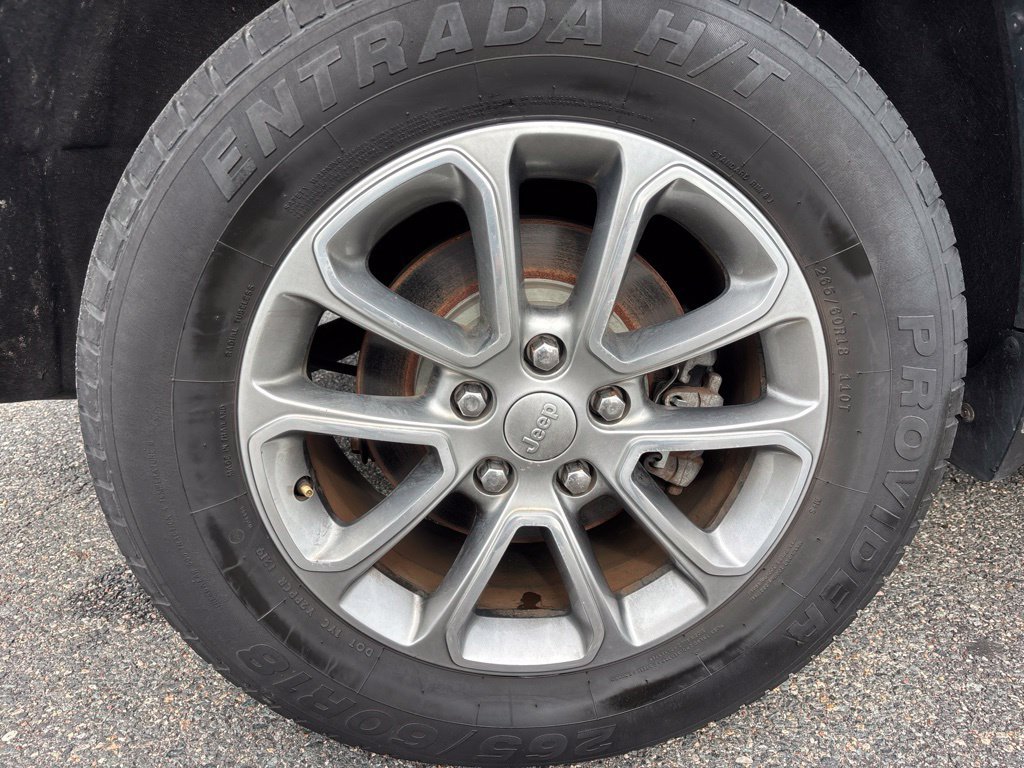 Used 2015 Black Jeep Limited image 39