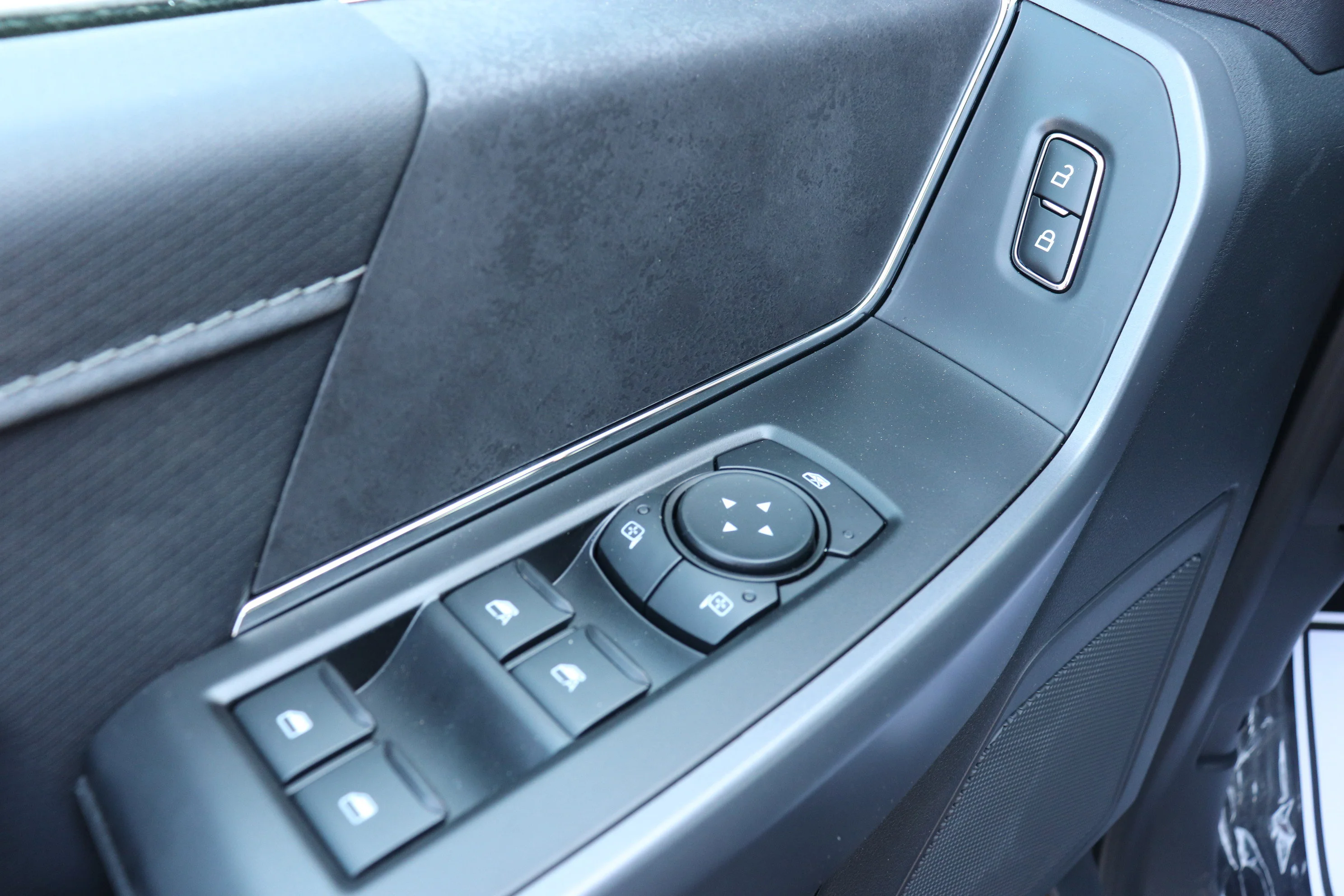 New 2026 CARBONIZED GREY METALLIC Ford XLT image 11