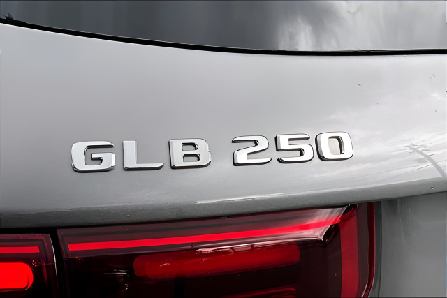 Used 2025 Gray Mercedes-Benz GLB 250 image 23