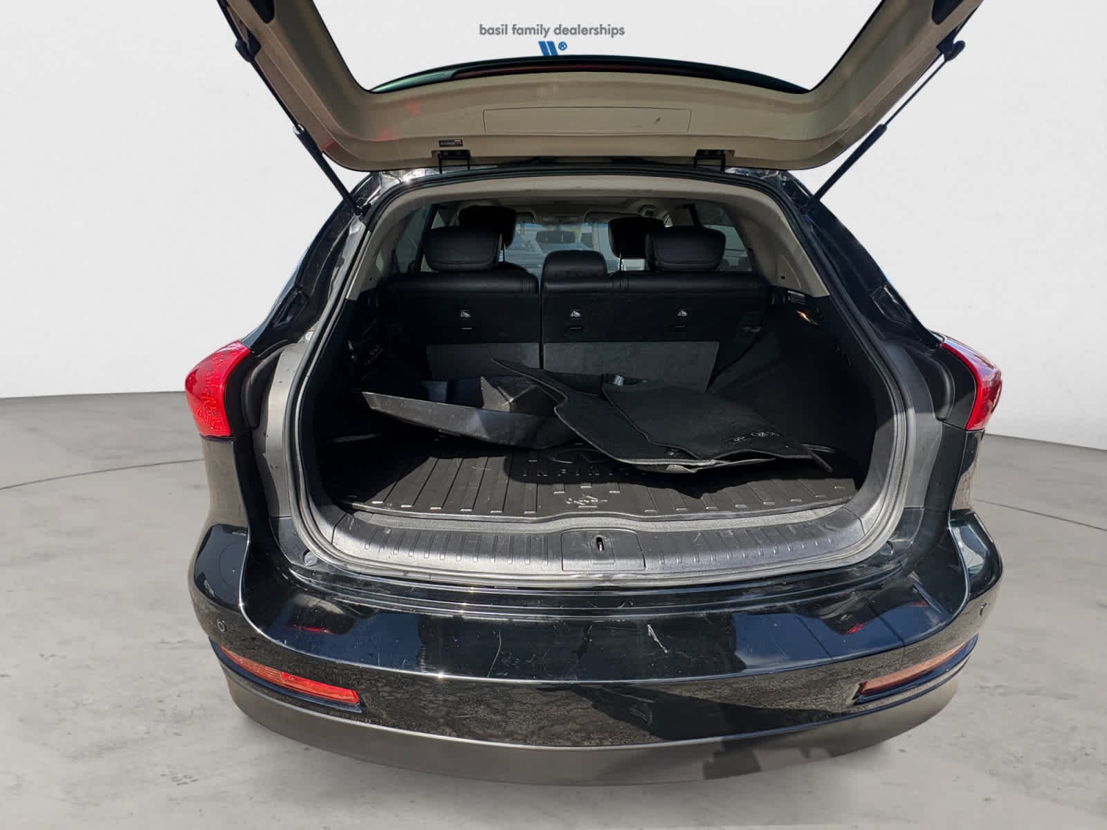 Used 2015 Black Obsidian INFINITI Journey image 19