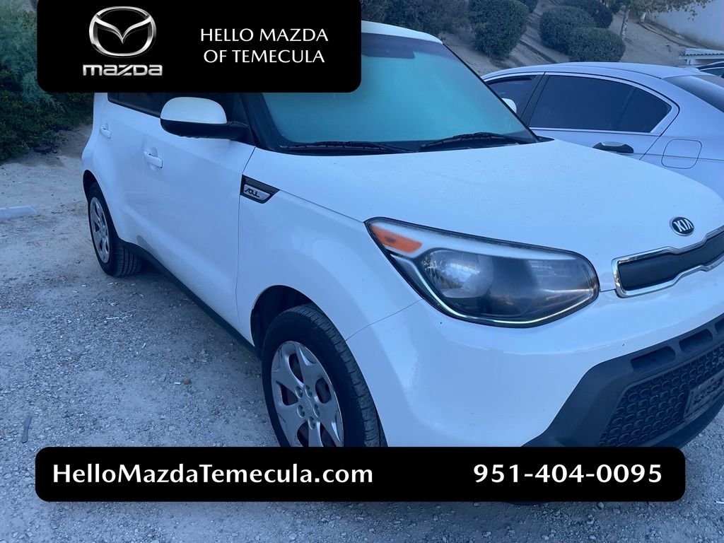 Used 2015 Clear White Kia Base image 1