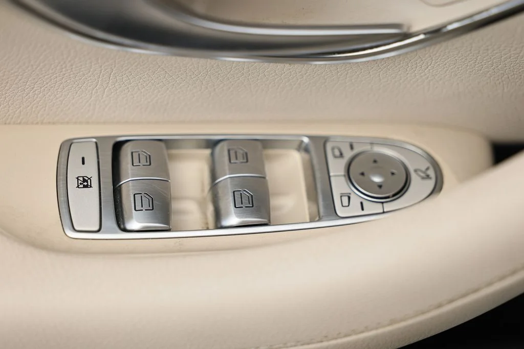 Used 2017 designo Diamond White Metallic Mercedes-Benz E 400 image 18
