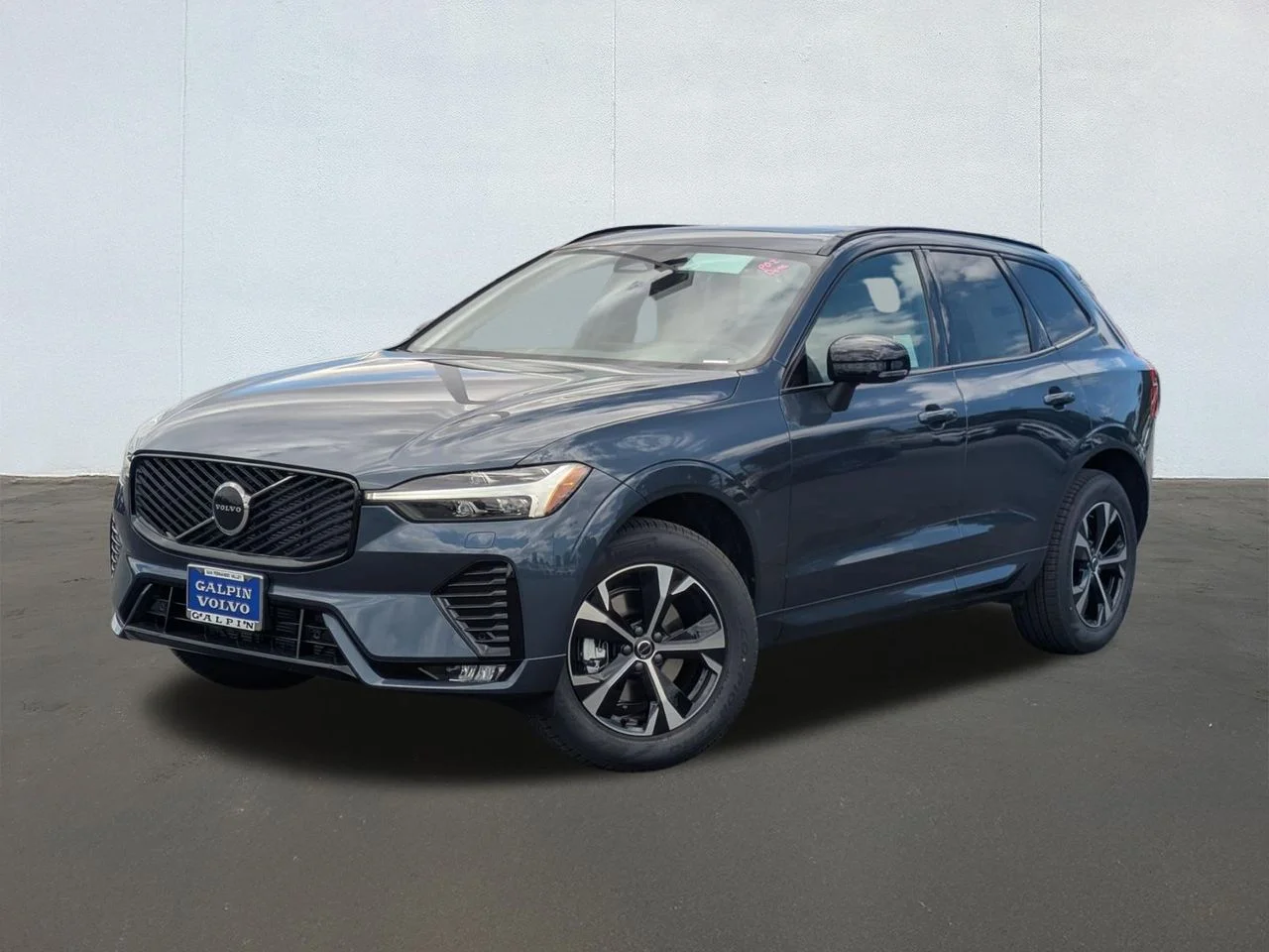 2026 Volvo XC60 B5 Core Dark AWD's photo