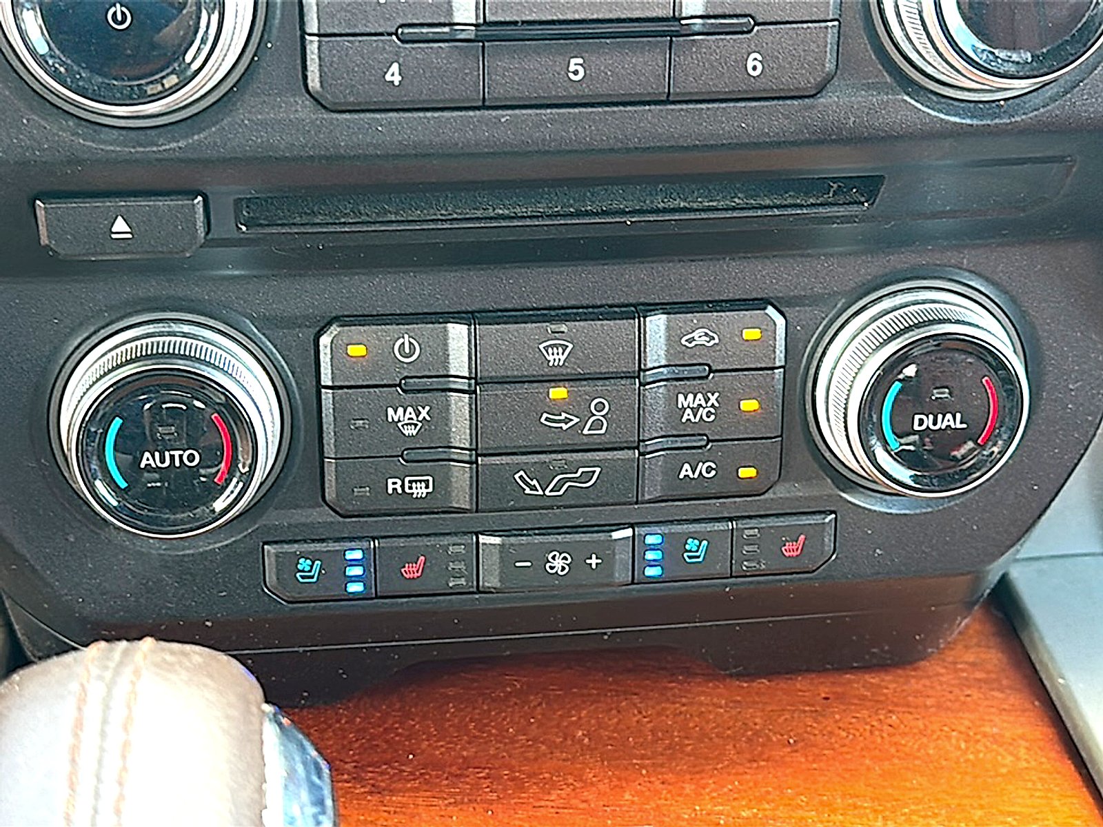 Used 2018 Guard Metallic Ford King Ranch image 36