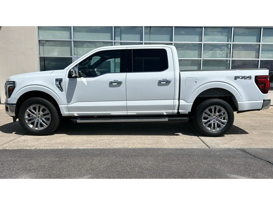 Certified Used 2025 Oxford White Ford LARIAT image 5