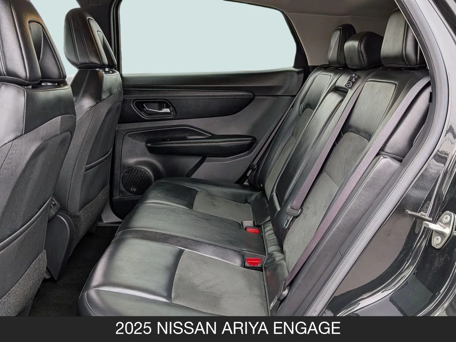Used 2025 Black Diamond Pearl Nissan ENGAGE image 16