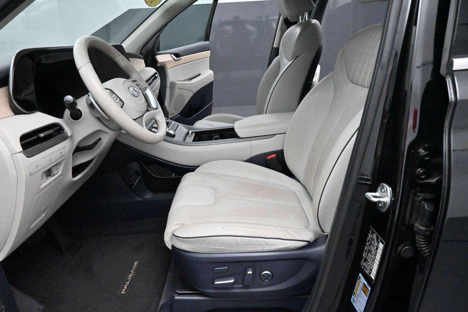 Used 2023 Abyss Black Pearl Hyundai Limited image 15