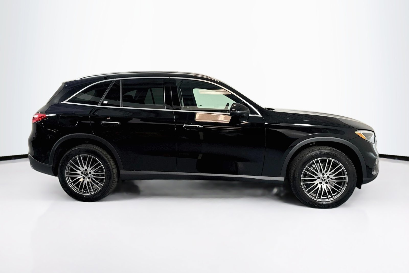 New 2026 Black Mercedes-Benz GLC 300 image 4