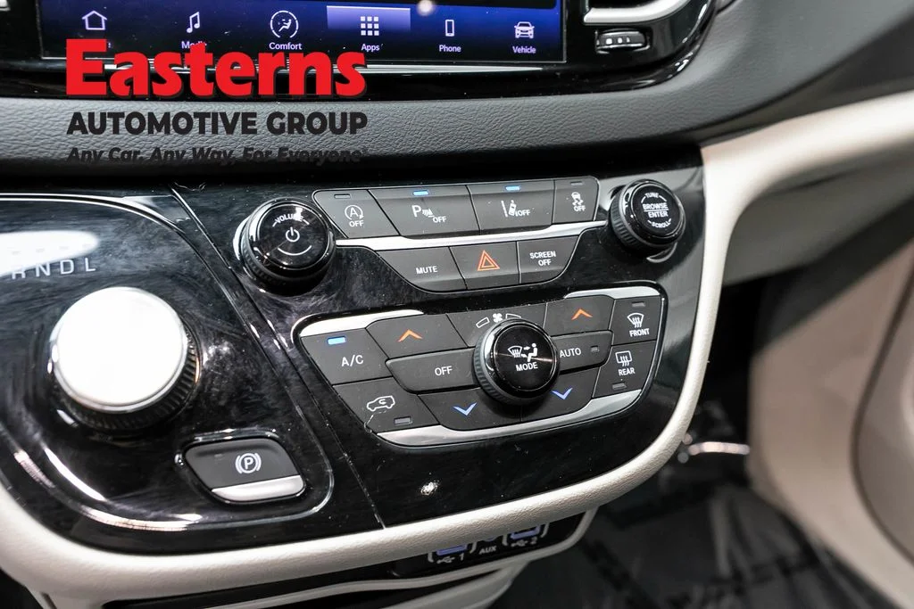 Used 2023 White Chrysler Touring L image 20
