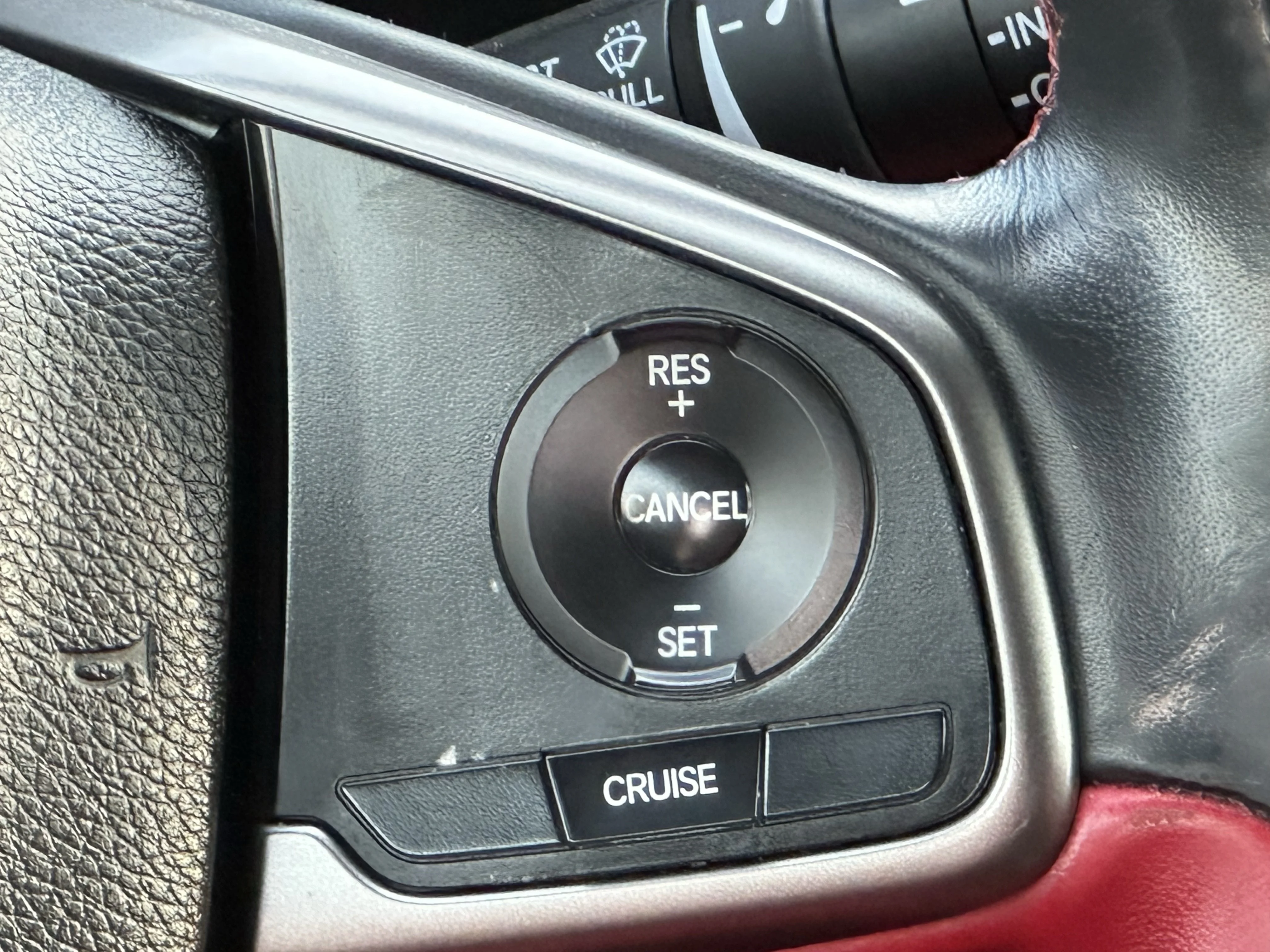 Used 2018 White Honda  image 12