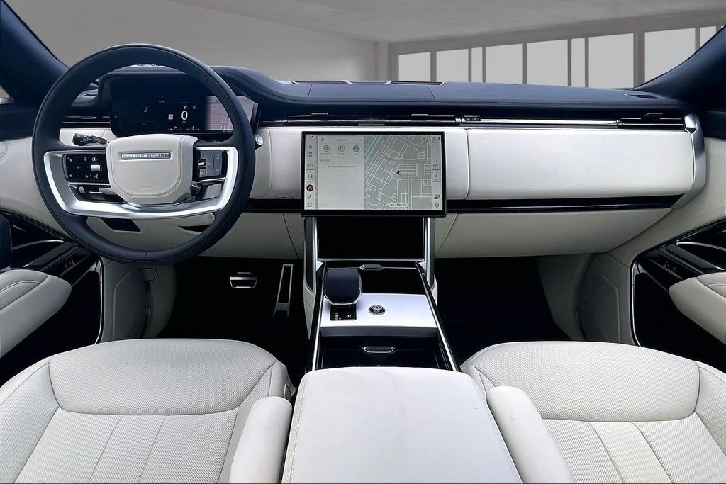 New 2026 Santorini Black Metallic Land Rover SE image 5