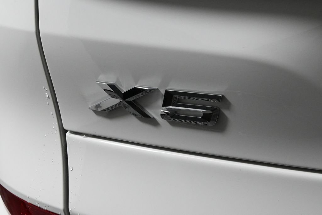 Used 2026 White BMW xDrive40i image 40