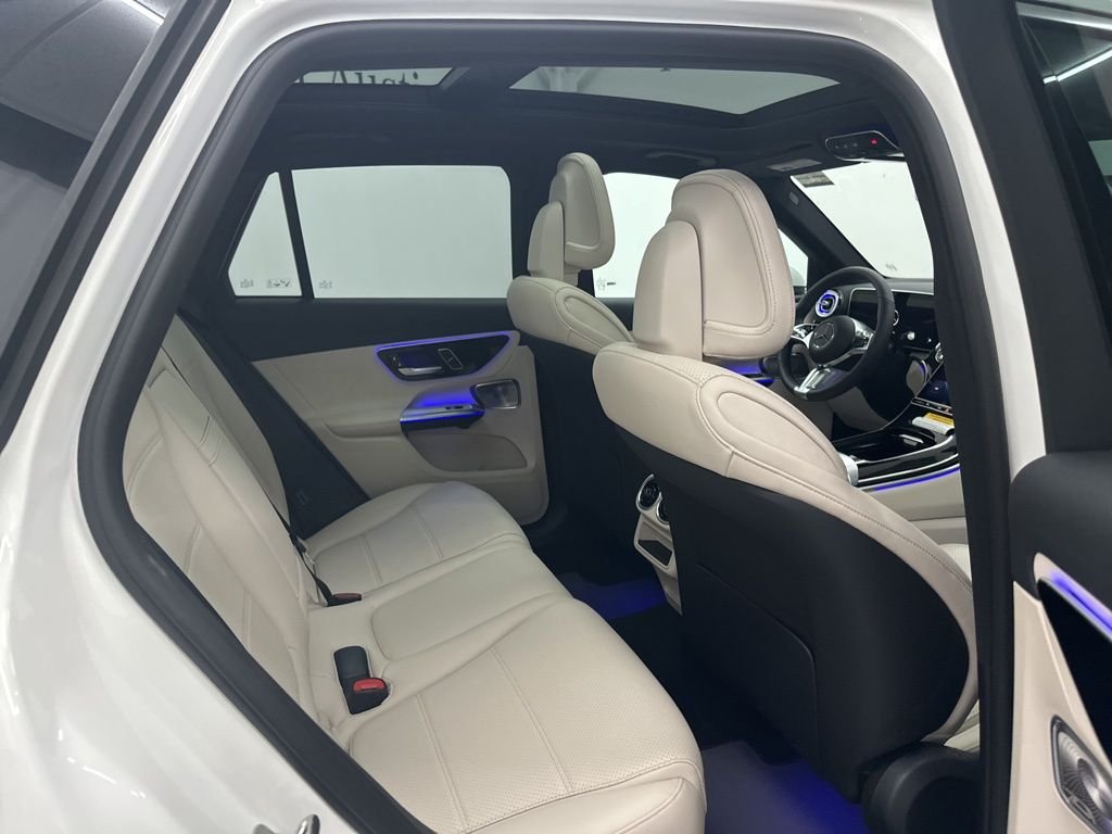 New 2026 Polar White Mercedes-Benz GLC 300 image 25