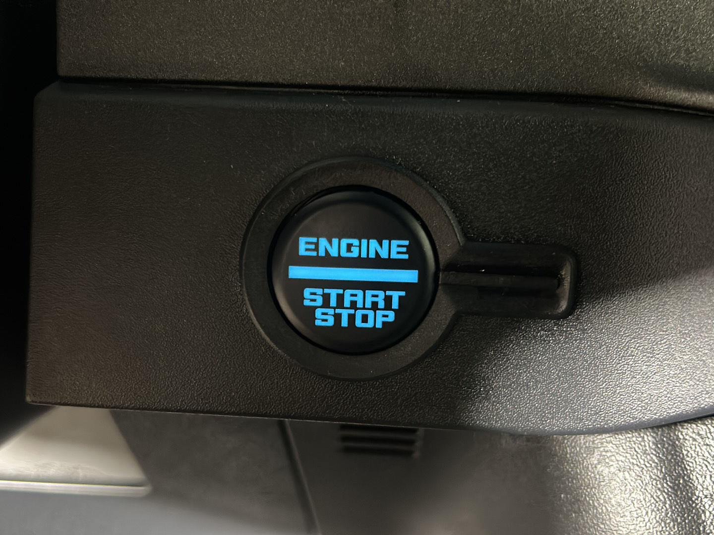 Used 2025 Shadow Black Ford Badlands image 21