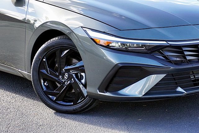 Used 2026 Gray Hyundai SEL Sport image 3