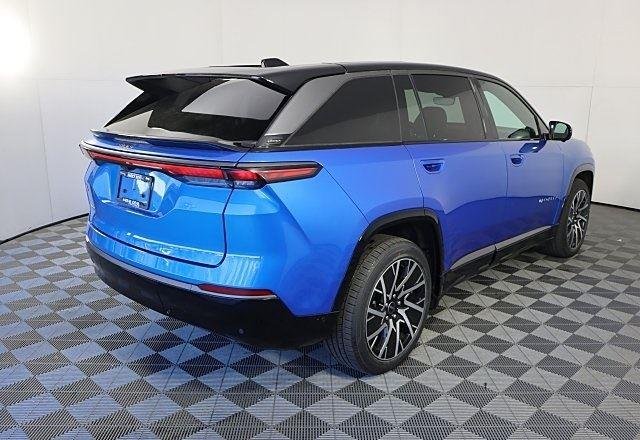 New 2025 Hydro Blue Pearl-Coat Exterior Paint Jeep Limited image 3