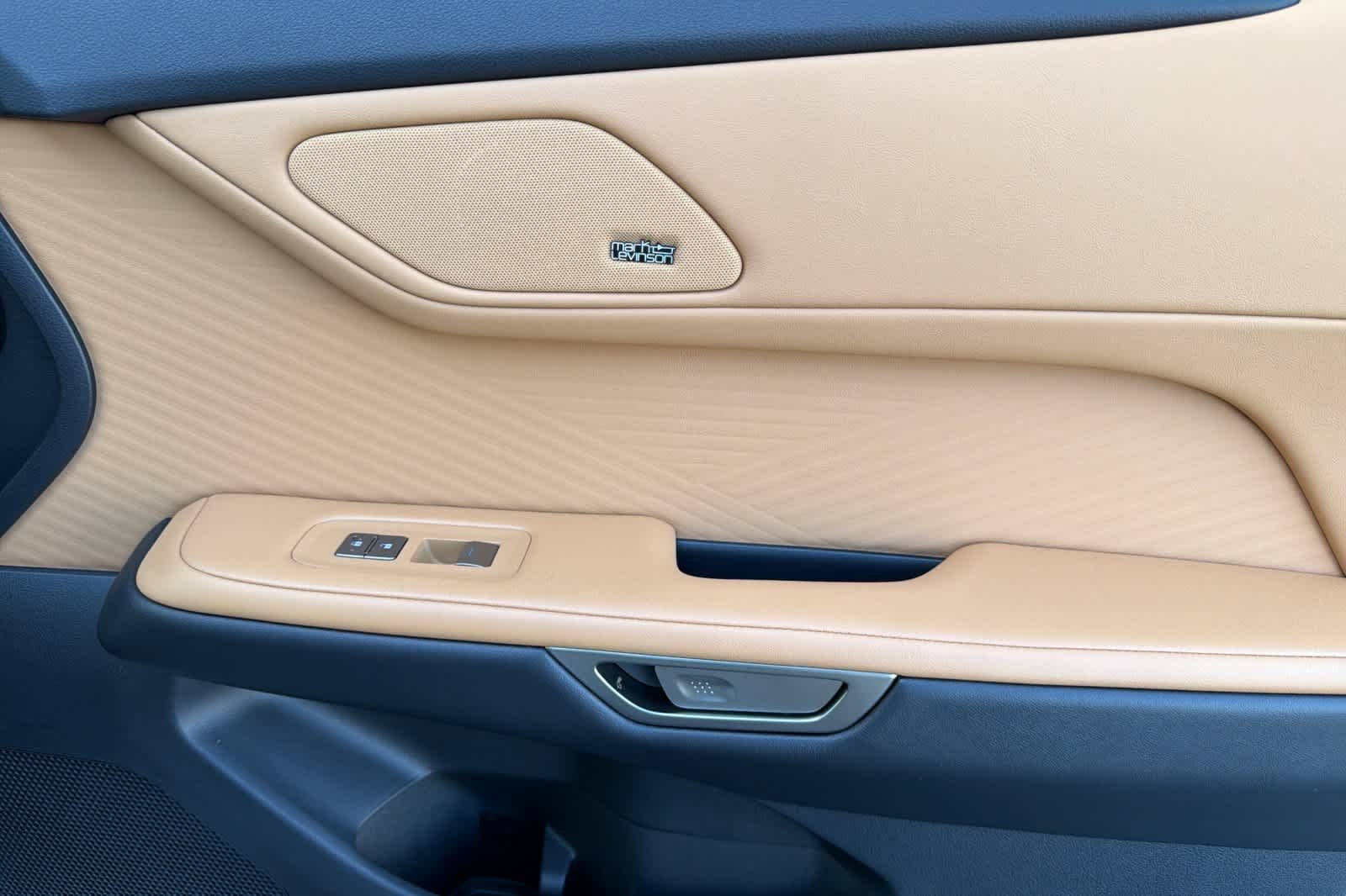 New 2026 Ultra White Lexus ES 350h PREMIUM+ image 18