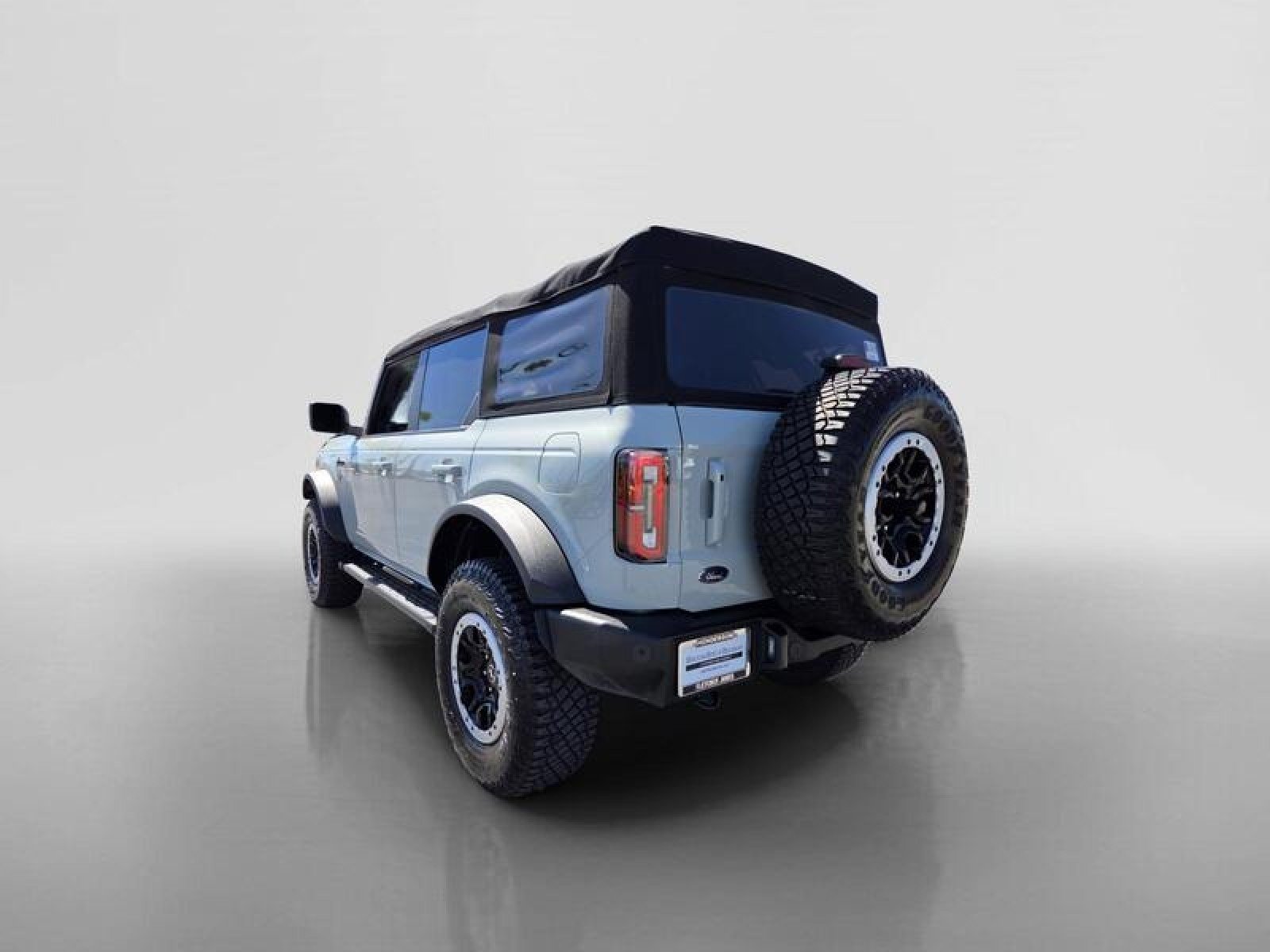 Used 2022 Cactus Gray Ford OUTER BANKS image 3