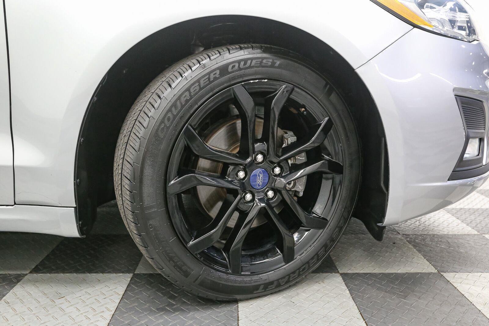 Used 2020 Iconic Silver Ford SE image 14