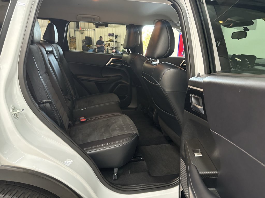 Used 2024 White Mitsubishi SE image 17